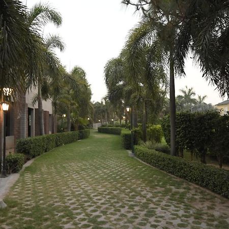 Kamal Resorts - The Luxury Of Being Yourself 卢迪亚纳 外观 照片